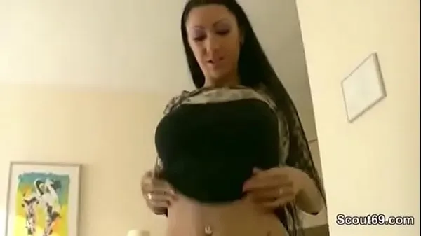 XXX Sister catches stepbrother and gives him a BJ مقاطع الفيديو الخاصة بي