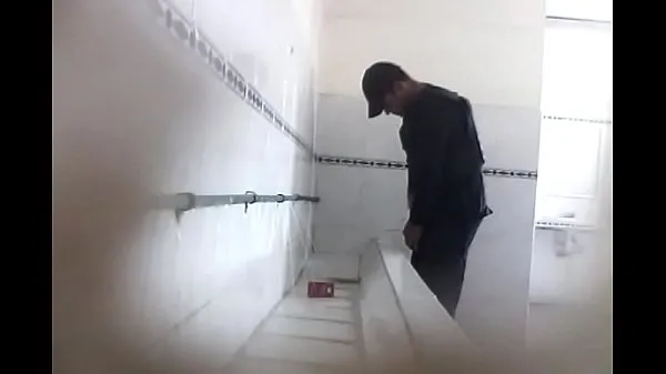 XXX espiando vergas en baño publico میرے ویڈیوز