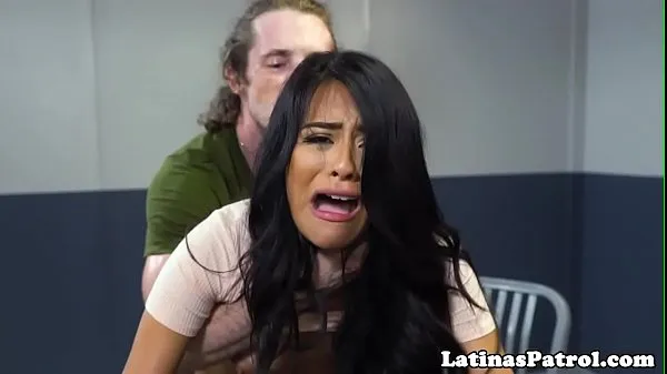 XXX Undocumented latina drilled by border officer mijn video's