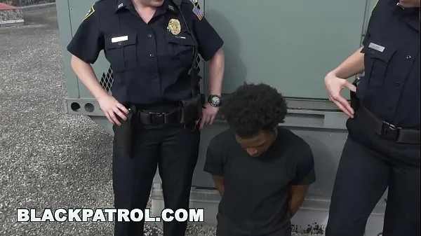 XXX BLACK PATROL - Thug Runs From Cops, Gets Caught: My Dick Is Up, Don't Shoot Video saya