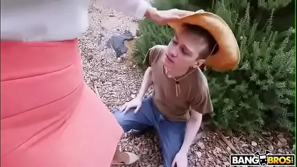 XXX Milf forces her gardener to lick her pussy τα βίντεό μου