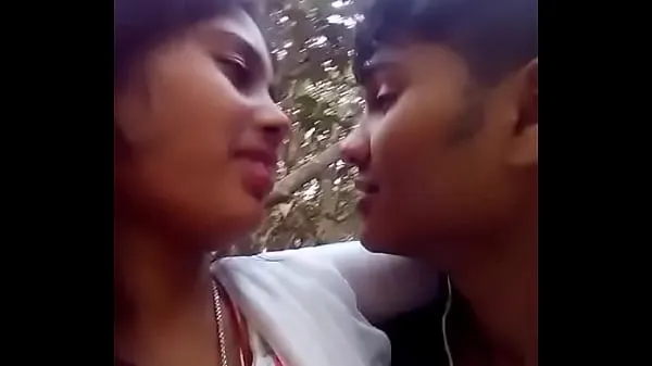 XXX Kissing moji videoposnetki