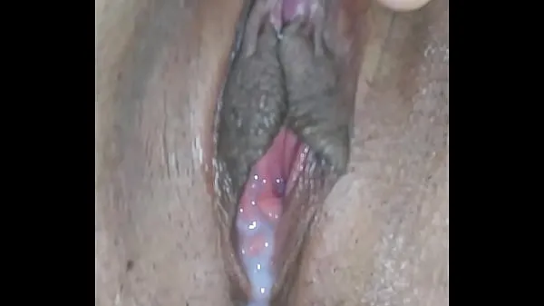 XXX Wife Shaved pussy letting out creampie 我的视频