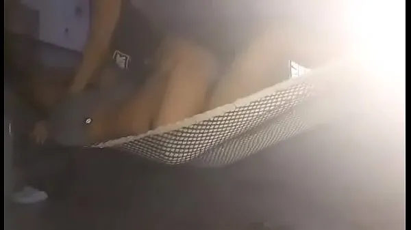 XXX He loves to be fucked in a hammock 2 我的视频