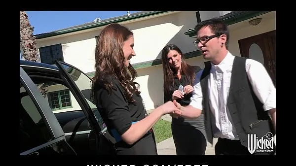 XXX Pair of sisters bribe their car salesman into a threesome τα βίντεό μου