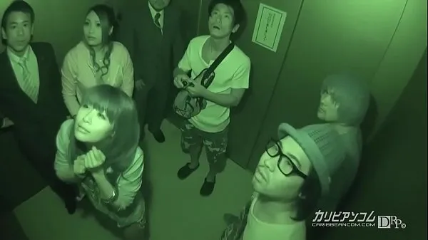 XXX Экстренная остановка! Гэнгбэнг с лифтом в закрытой комнате 1 мои видео