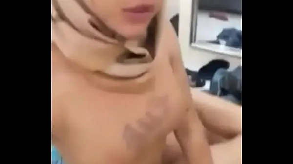 XXX Muslim Indonesian Shemale get fucked by lucky guy moji videoposnetki