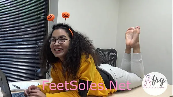 XXX ZOEY'S ASIAN AMERICAN TICKLISH FEET ASS AND SOLES PREVIEW Video saya
