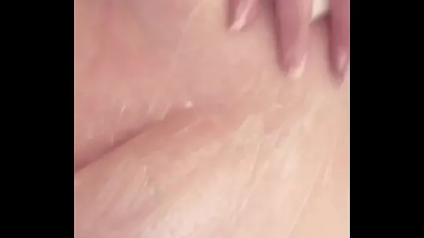 XXX Latina playing with herself in shower مقاطع الفيديو الخاصة بي