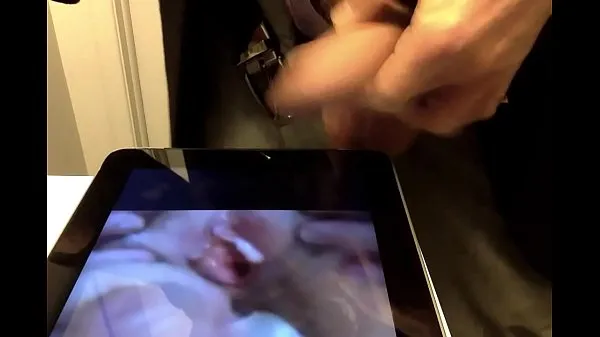 XXX I pull out my cock and as I watch him cum on her pussy i also starts shooting my cum everywhere, as you can see I was quite horny and it did not take long for me to cum watching this moji videoposnetki