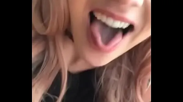 XXX This Pink haired knows how to suck me till I cum in her mouth mých videí