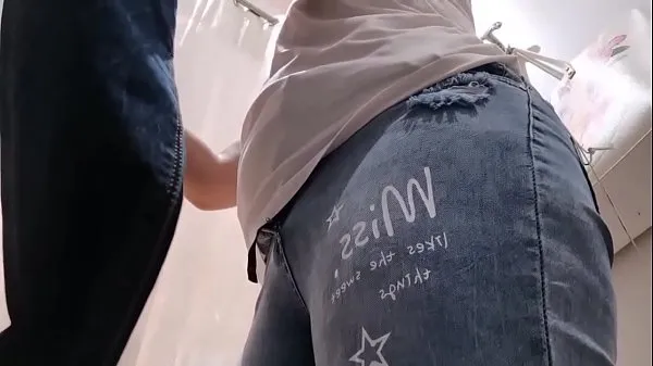 XXX Your slutty Italian tries on jeans while wearing a butt plug in her ass วิดีโอของฉัน