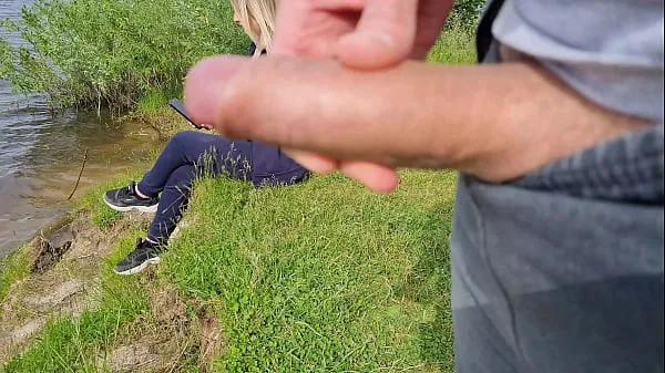 XXX Jerk off a dick near a stranger girl in public moji videoposnetki