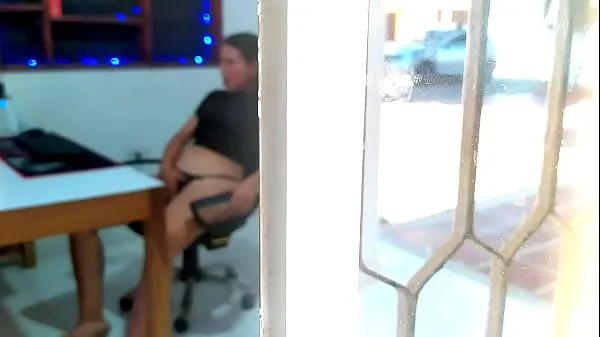 XXX Catching my young neighbor through the window. My neighbor has just turned 18 and I discovered her masturbating while she watches porn on her computer. She watches video of threesomes being half-naked while she touches her pussy मेरे वीडियो