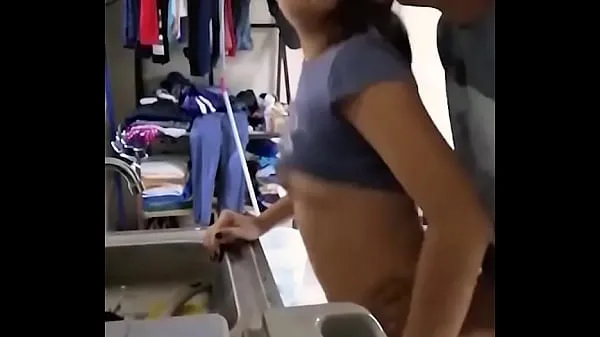 XXX Cute amateur Mexican girl is fucked while doing the dishes วิดีโอของฉัน