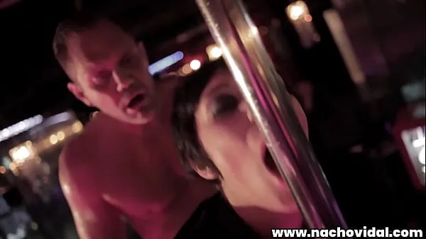 XXX The stud Nacho Vidal fucks Soraya Wells against a stripper pole, spanking her fleshy ass as she gasps and groans. He eats her pussy and meaty butt mijn video's