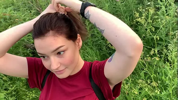 XXX Öffentlicher Outdoor-Blowjob mit Creampie von schüchternem Mädchen im Gebüsch - Olivia Mooremeine Videos