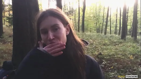 XXX Junge schüchterne Russin gibt in einem deutschen Wald einen Blowjob und schluckt Sperma in POV (erster selbstgedrehter Porno aus Familienarchivmeine Videos