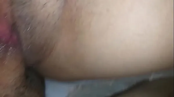 XXX Fucking my young girlfriend without a condom, I end up in her little wet pussy (Creampie). I make her squirt while we fuck and record ourselves for XVIDEOS RED moji videoposnetki