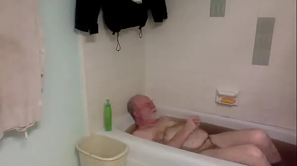 XXX guy in bath Video saya