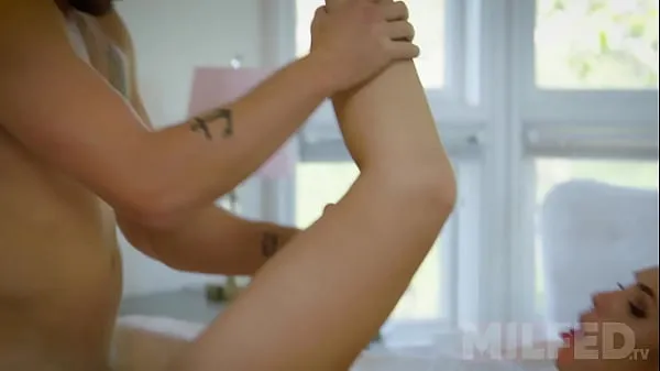 XXX Zum ersten Mal bekommt die Stiefmutter einen MASSIVEN Creampie von ihrem Stiefsohn – MILFEDmeine Videos