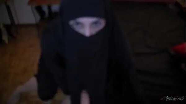XXX Hijab POV Footjob Game moji videoposnetki