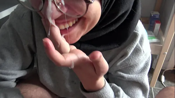 XXX Ein muslimisches Mädchen ist verstört, als sie den großen französischen Schwanz ihres Lehrers siehtmeine Videos