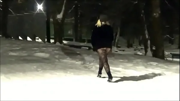 XXX New Year's Eve night walk in nylon tights without a skirt mých videí