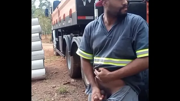 XXX Worker Masturbating on Construction Site Hidden Behind the Company Truck mine videoer